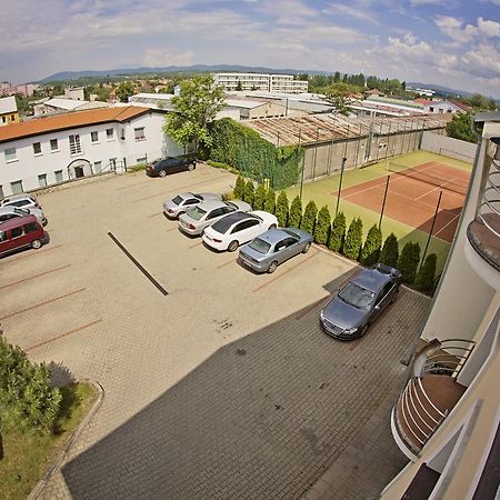 Hotel Eminent Zlate Moravce Exterior photo